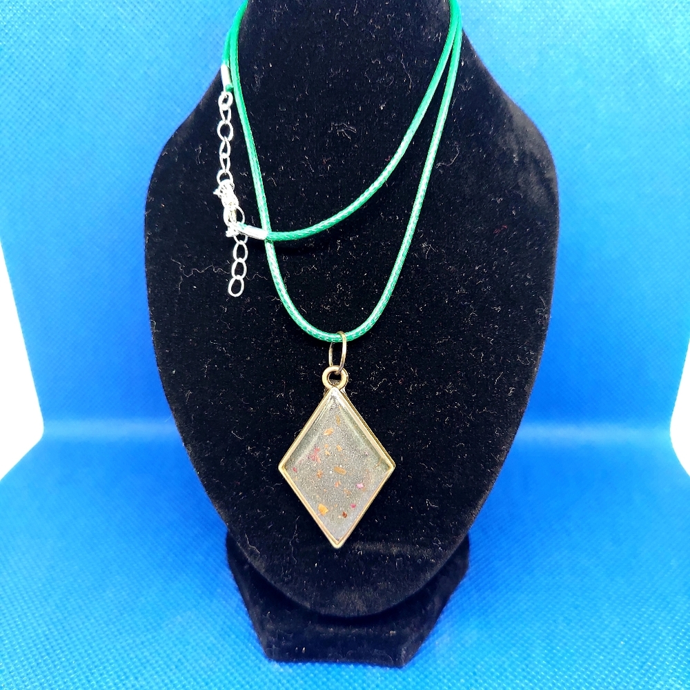 Handmade Diamond Shaped Pendant of Roses